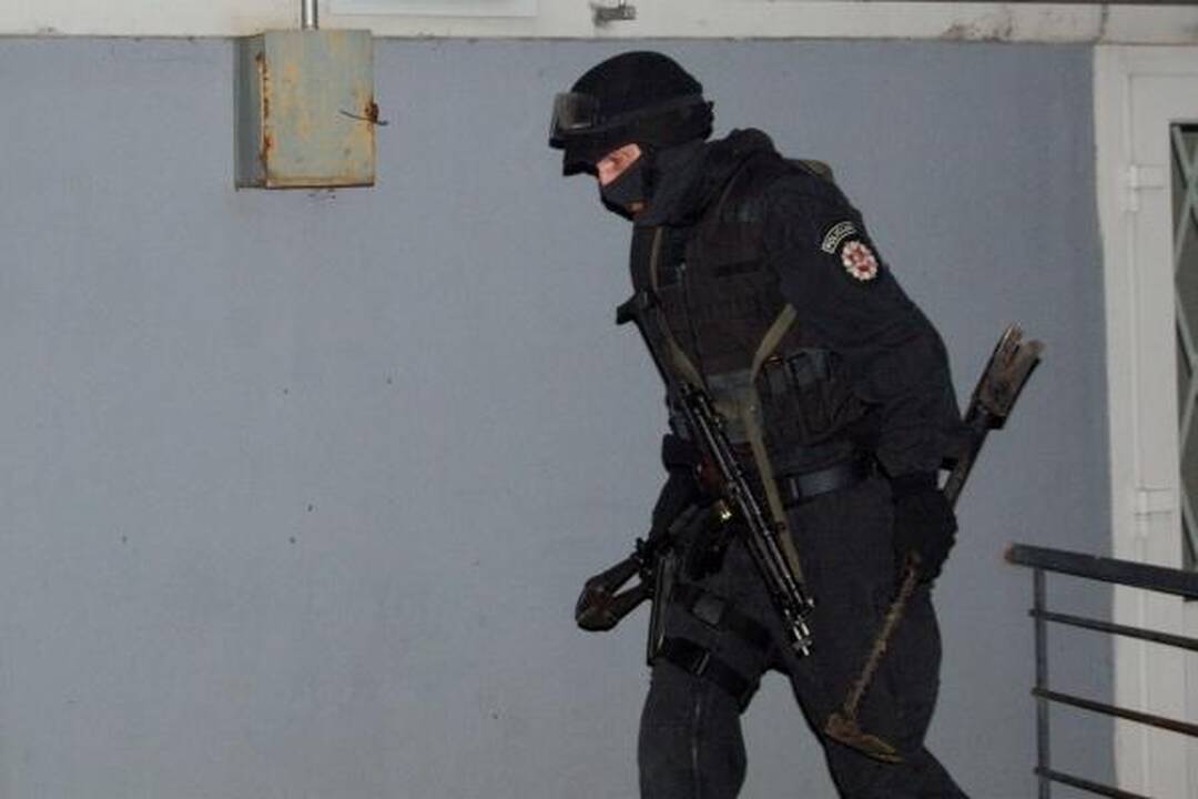 Į patrulius iššovęs girtas vilnietis po derybų pasidavė „Aro“ kovotojams