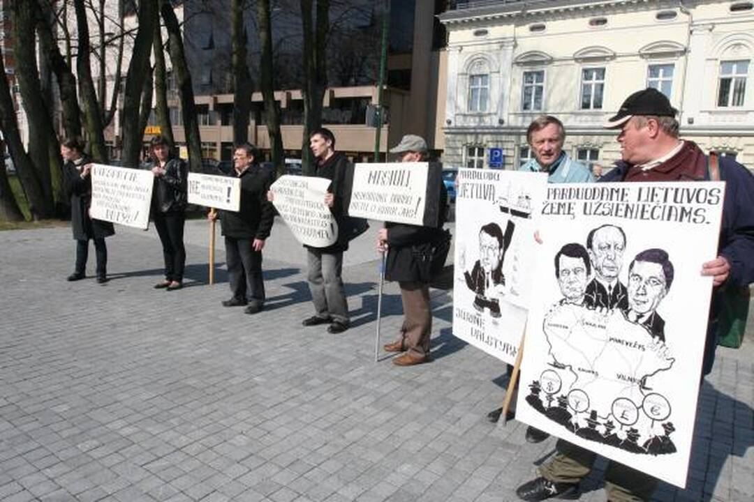Laivininkystės privatizacija: piketuotojai reikalauja E.Masiulio galvos