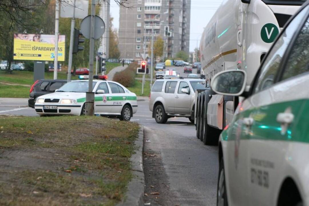 Vilniuje vilkikas pėsčiųjų perėjoje kliudė mergaitę