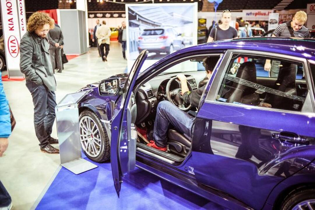 „Žalgirio“ arenoje seilę varvina automobilių gerbėjai