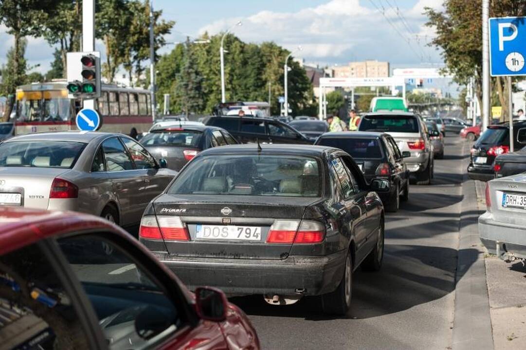 Piko metu Savanorių prospekte susidūrė keturi automobiliai