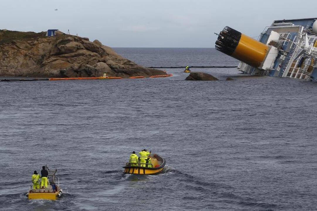 Katastrofą patyrusiame laive „Costa Concordia“ rasti dar du lavonai