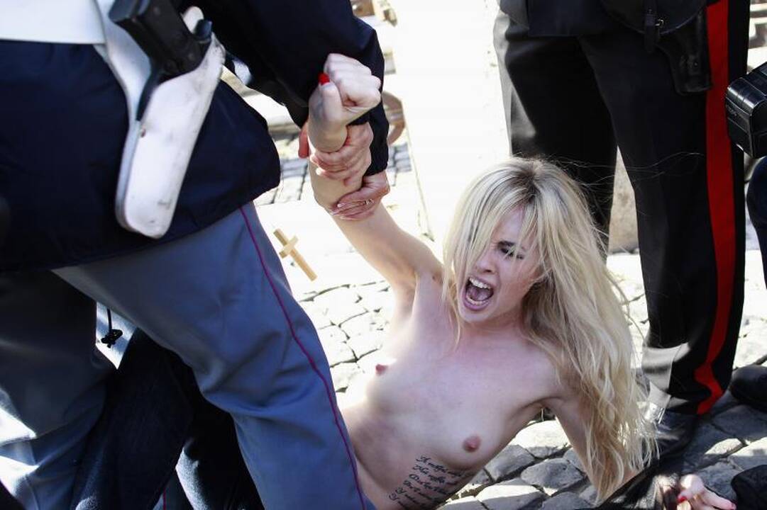 FEMEN aktyvistės protestavo Šv.Petro aikštėje Vatikane