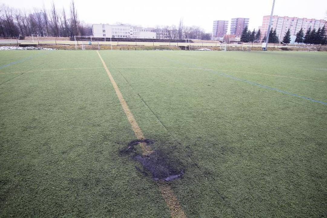 Mėginta padegti Klaipėdos futbolo mokyklos stadiono dangą