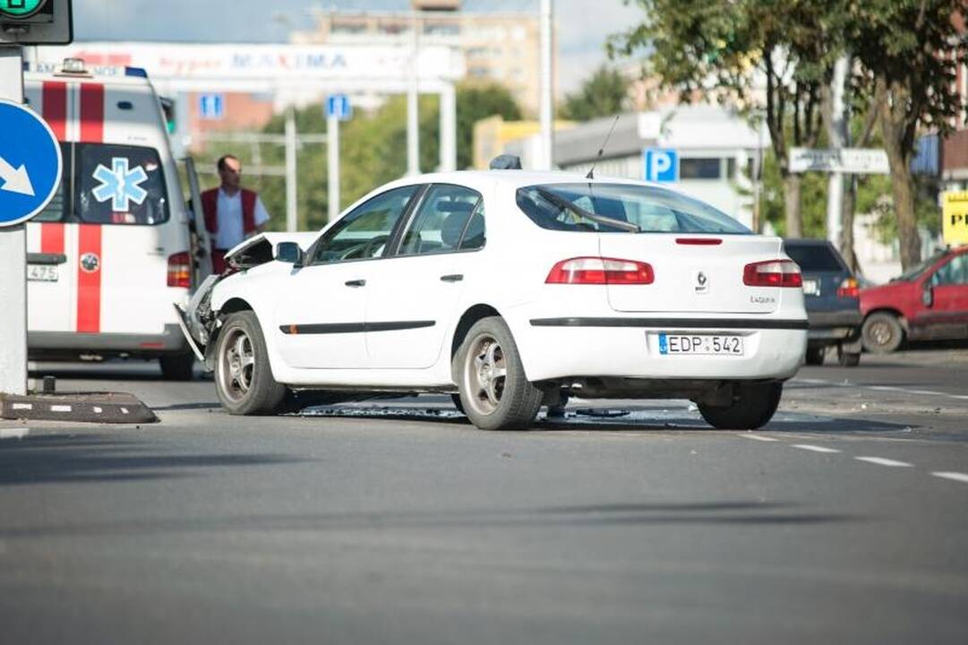 Piko metu Savanorių prospekte susidūrė keturi automobiliai