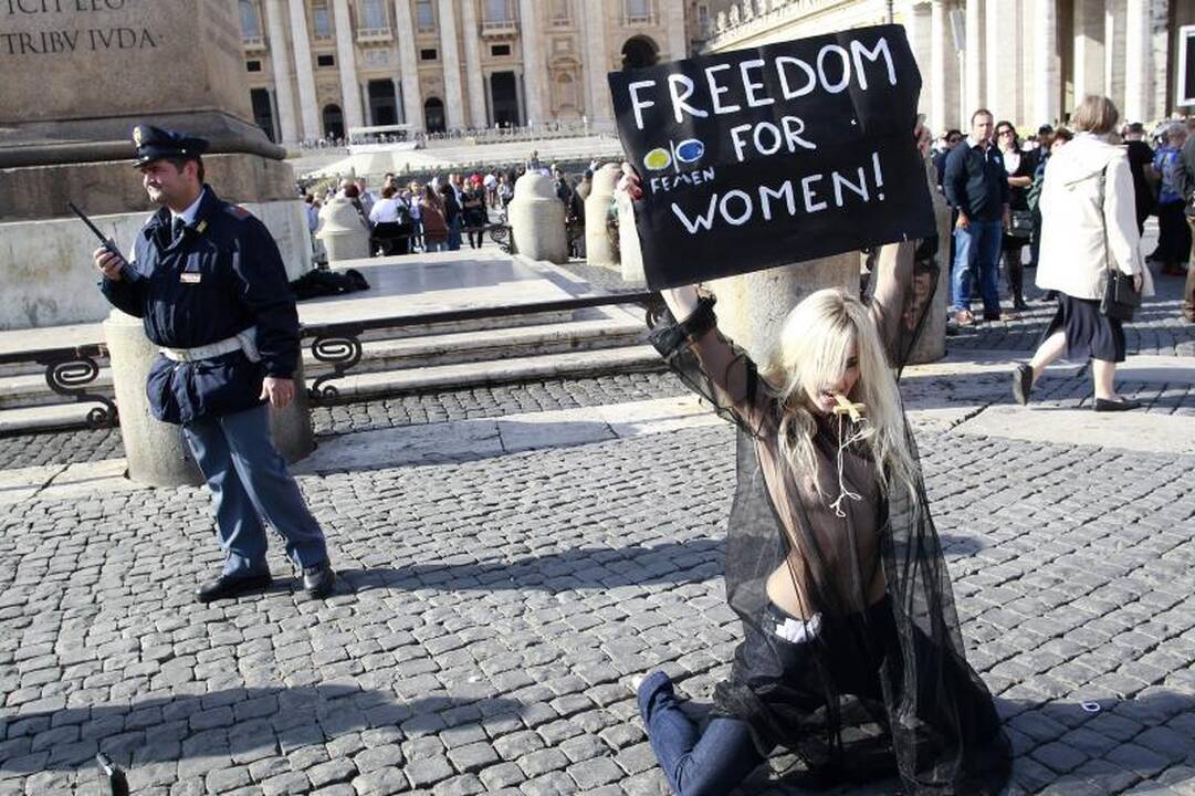 FEMEN aktyvistės protestavo Šv.Petro aikštėje Vatikane