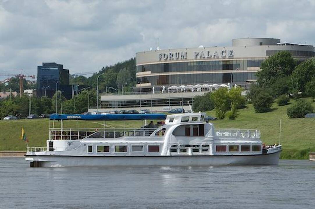 Neįmanoma, tačiau Nerimi ties Vilniumi vėl plaukioja laivai
