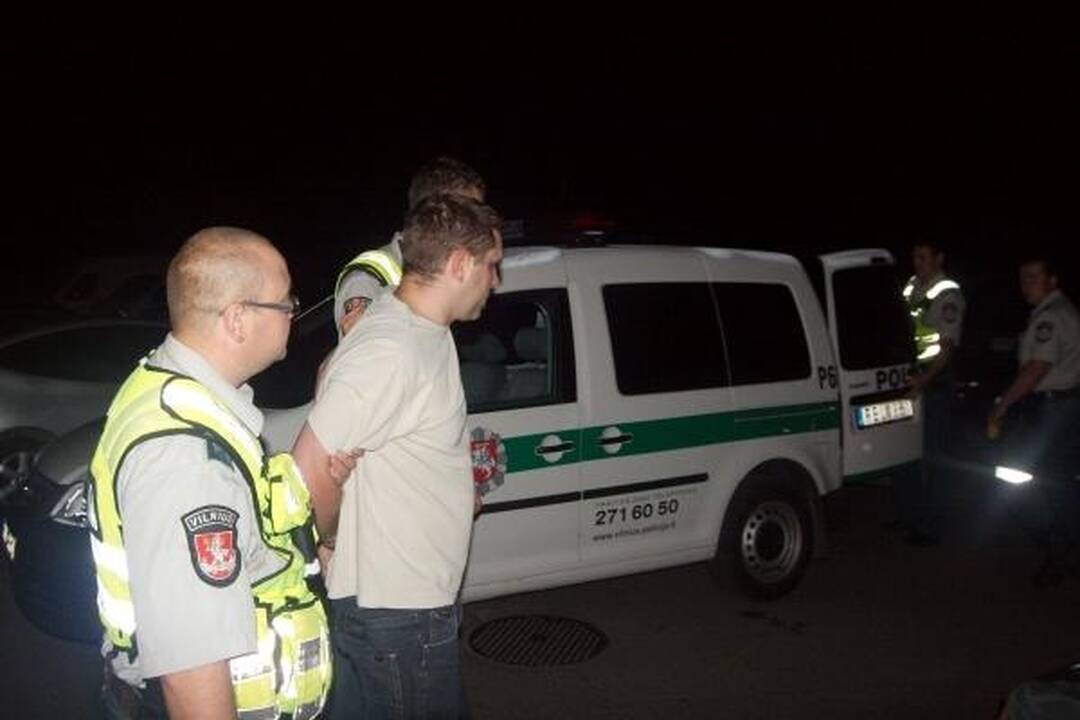 Į patrulius iššovęs girtas vilnietis po derybų pasidavė „Aro“ kovotojams