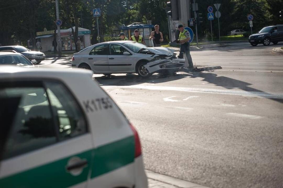 Piko metu Savanorių prospekte susidūrė keturi automobiliai