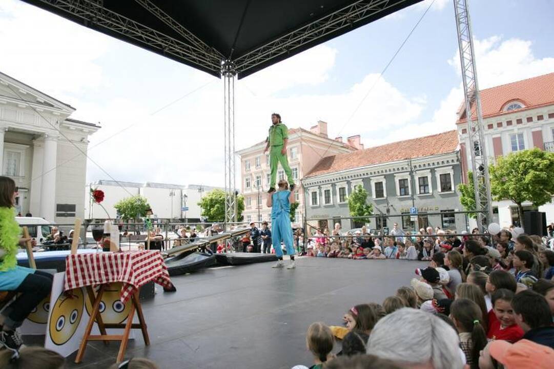 Rotušės aikštėje - švedų akrobatų šou   
