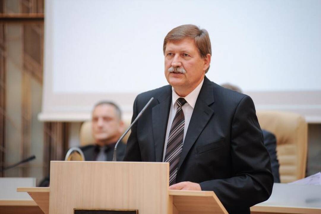 Politinė rokiruotė: D.Ratkelis ir A.Nesteckis apsimainė postais