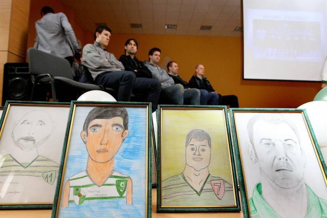 Žalgiriečiams – moksleivių dovanos ir šmaikštūs klausimai
