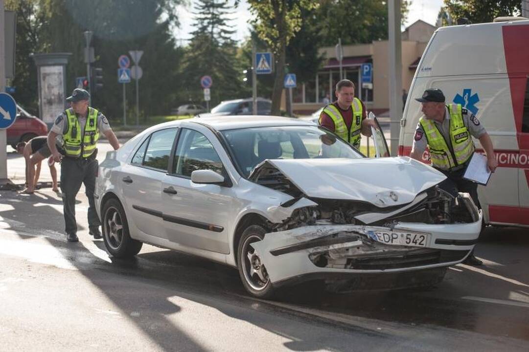 Piko metu Savanorių prospekte susidūrė keturi automobiliai