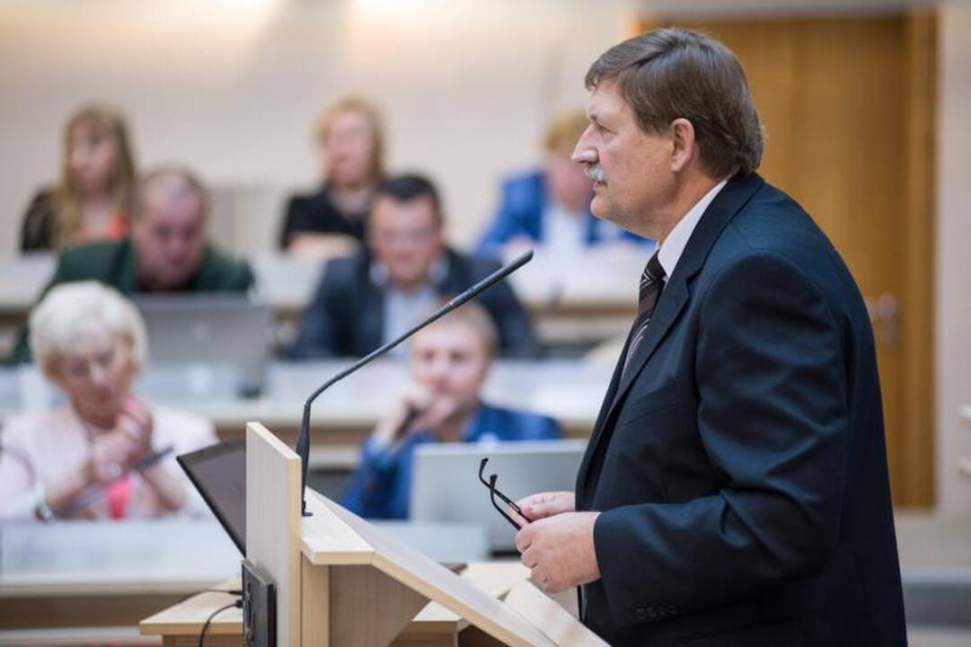Politinė rokiruotė: D.Ratkelis ir A.Nesteckis apsimainė postais