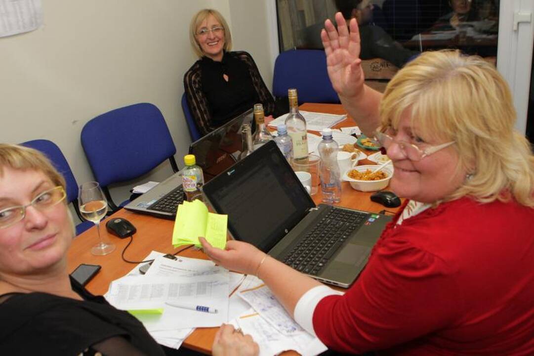 Klaipėdoje partijų būstinėse – nukrauti stalai