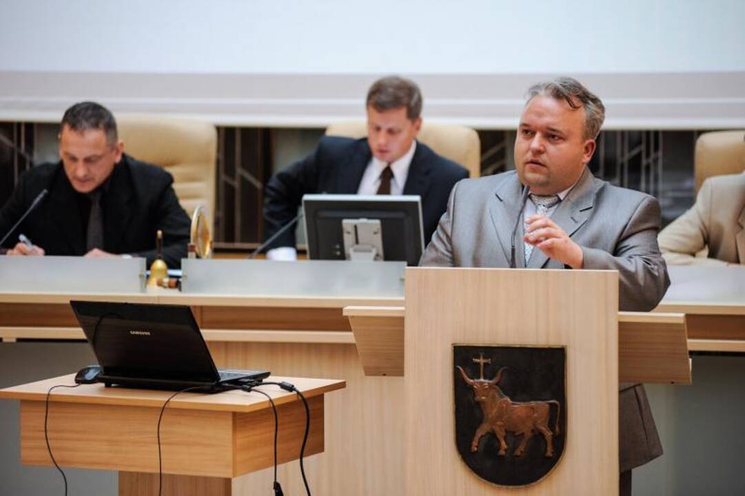 Politinė rokiruotė: D.Ratkelis ir A.Nesteckis apsimainė postais