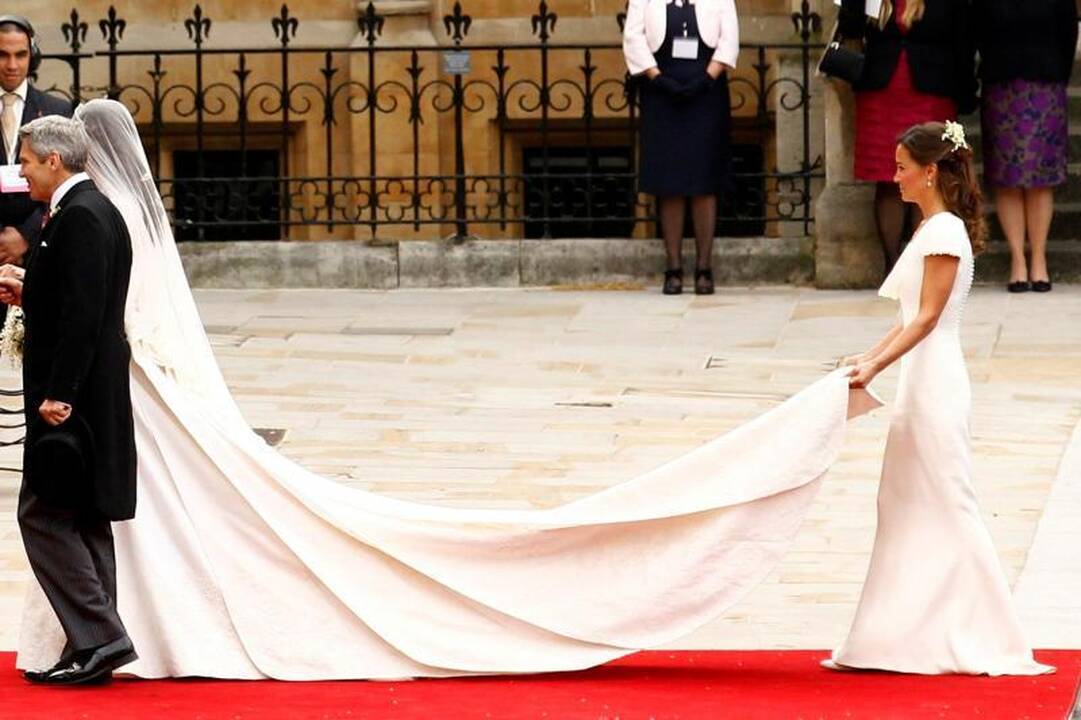 Pippos Middleton suknelė jau parduodama. Išryškinkite užpakaliuką