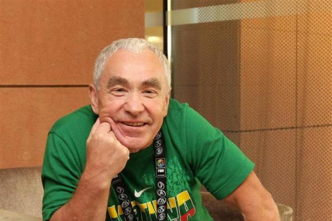 Saulės svilinamas Izmiras rinktinę sutiko svetingai (papildyta)