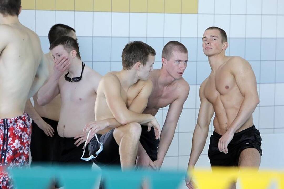 Į paplūdimio gelbėtojų atranką plūdo žmonės