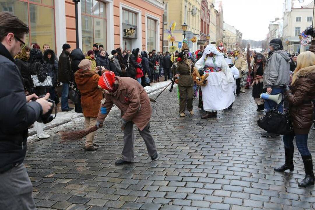 Žiemą lauk varę klaipėdiečiai vos tilpo Teatro aikštėje