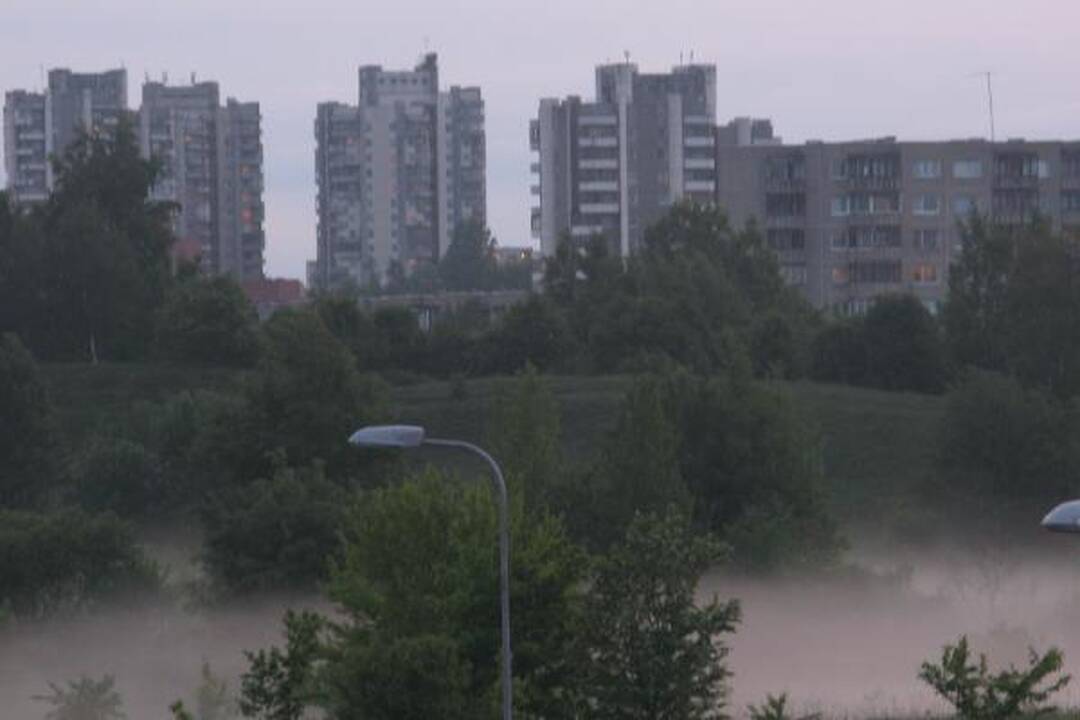 Permainingi vasaros orai atneš ir tirštus rūkus