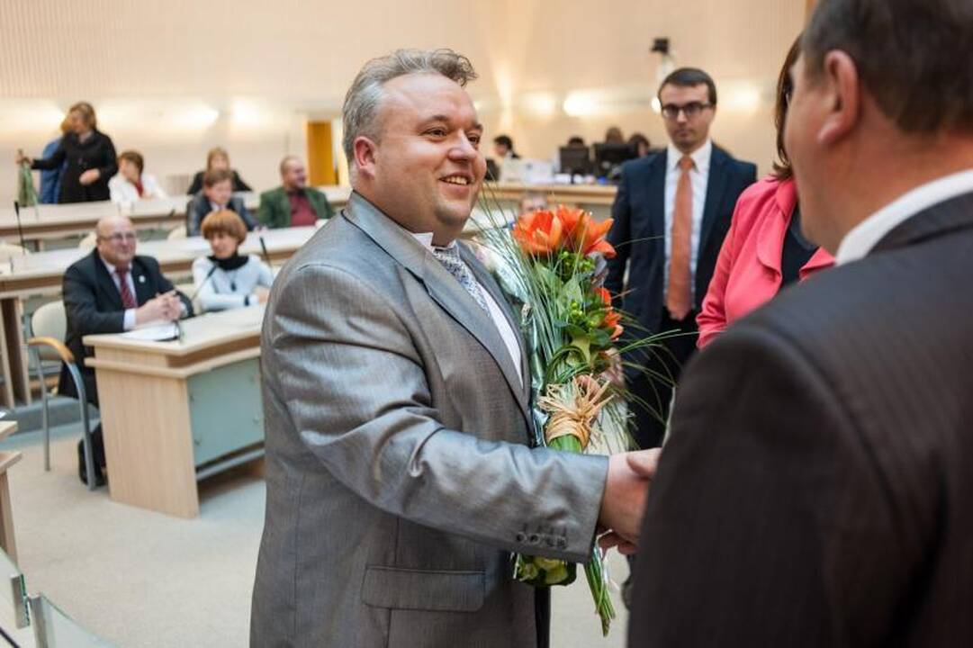 Politinė rokiruotė: D.Ratkelis ir A.Nesteckis apsimainė postais
