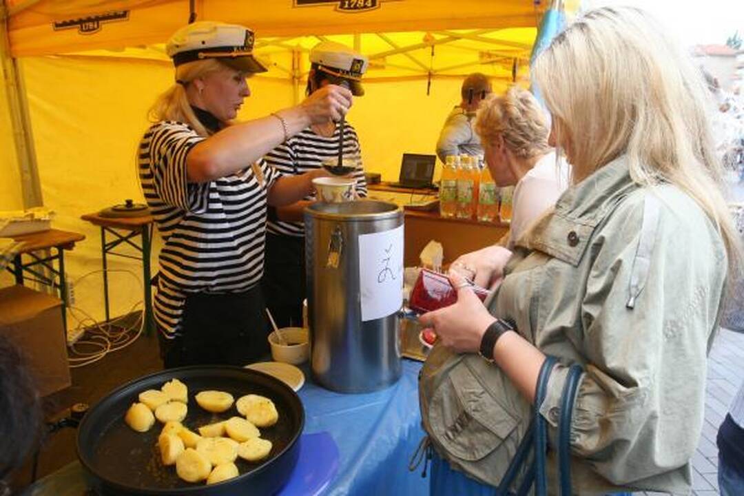 Klaipėdiečiai linksminosi Žvejų gatvės šventėje
