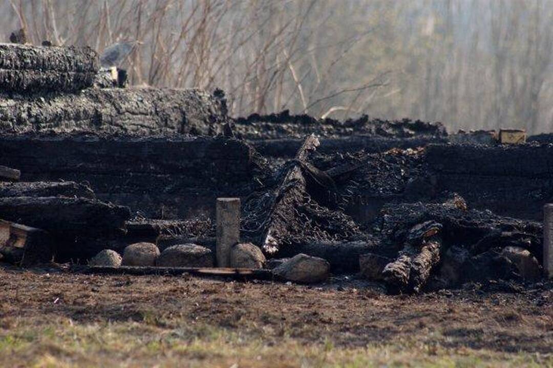  Sudegusioje sodyboje rastas vyriškio kūnas be galvos