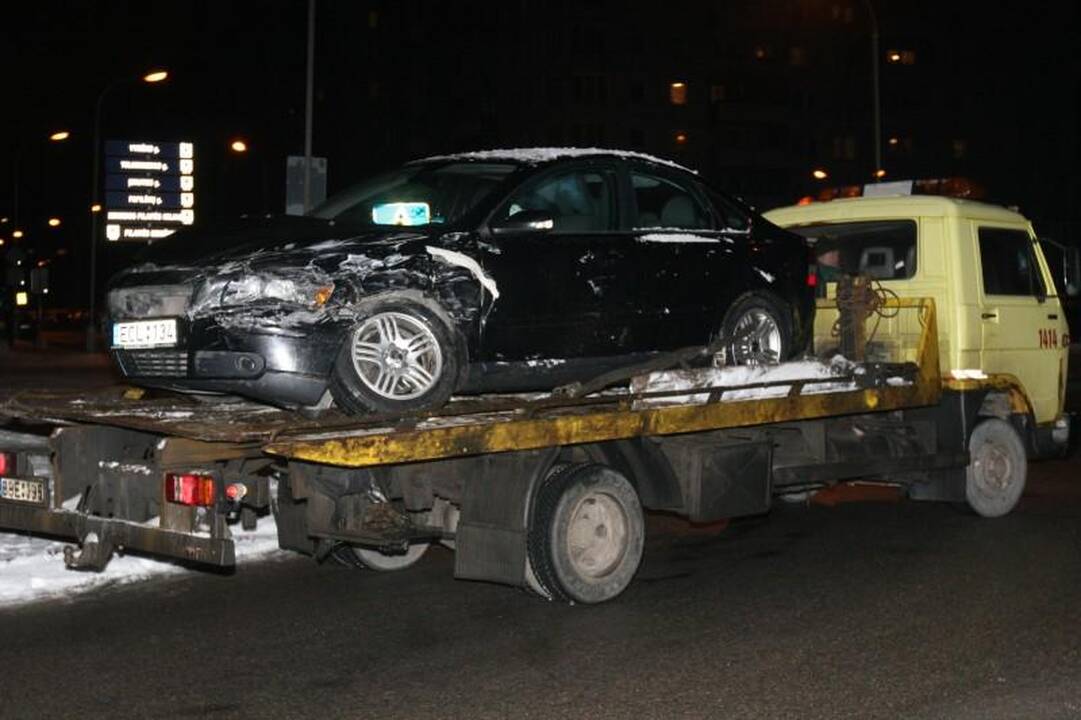 Vilniuje neblaivus vairuotojas sukėlė avariją, nukentėjo trys merginos