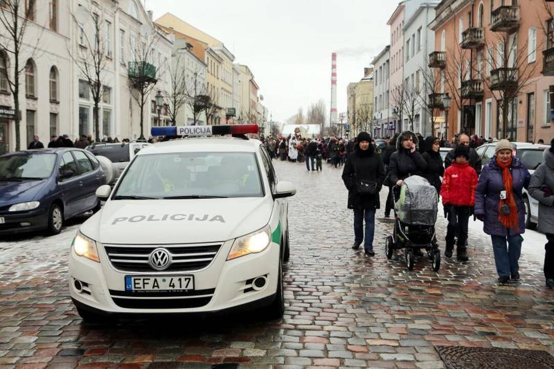 Žiemą lauk varę klaipėdiečiai vos tilpo Teatro aikštėje