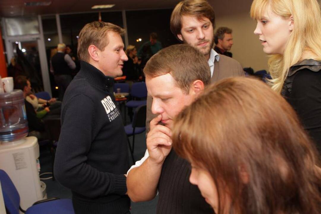 Klaipėdoje partijų būstinėse – nukrauti stalai