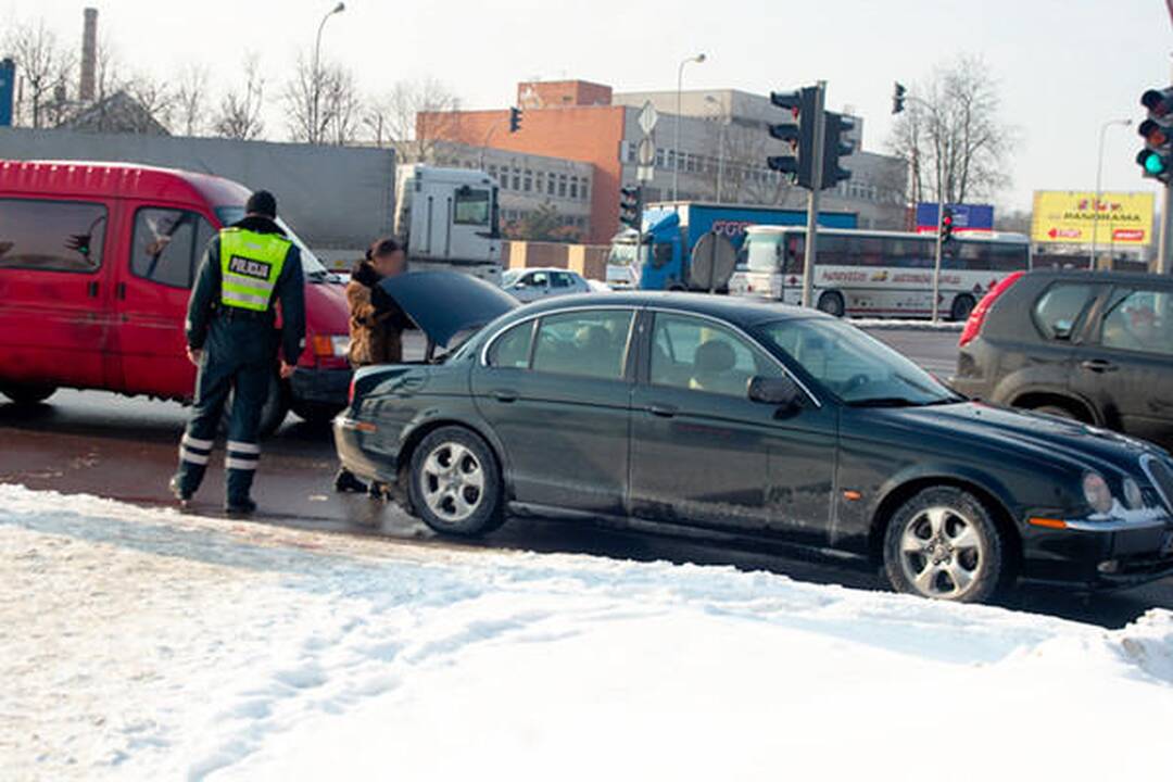 Jaguaro vairuotoja Vilniuje partrenkė pėsčiąjį