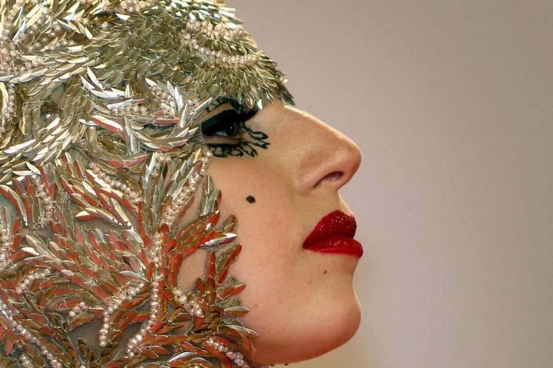 Lady Gagos įvaizdis - „Ferrero Rocher“ saldainis? 
