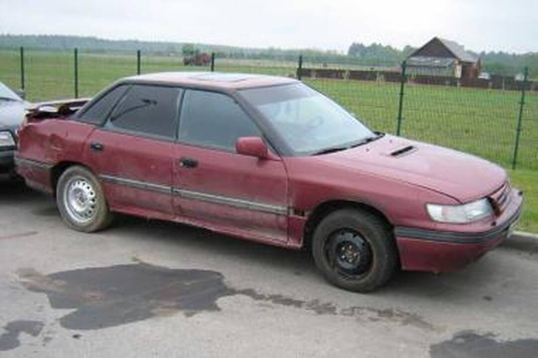 Sprukusiame automobilyje – rūkalų kontrabanda