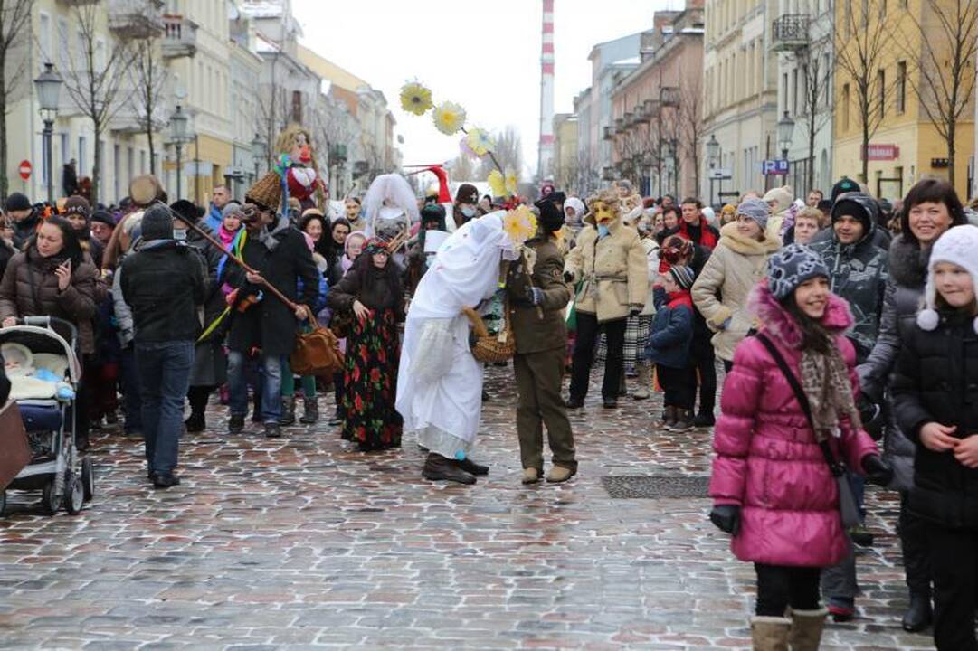 Žiemą lauk varę klaipėdiečiai vos tilpo Teatro aikštėje
