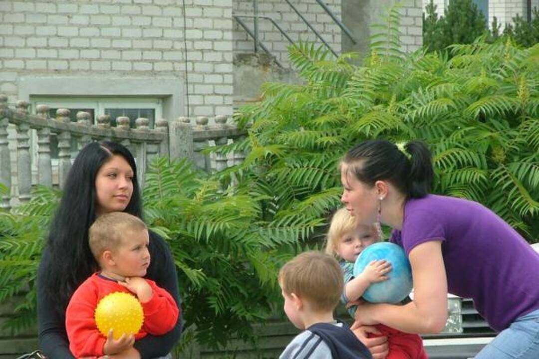 D.Kedžio dukrą į susitikimą su motina vėl lydės žmonės