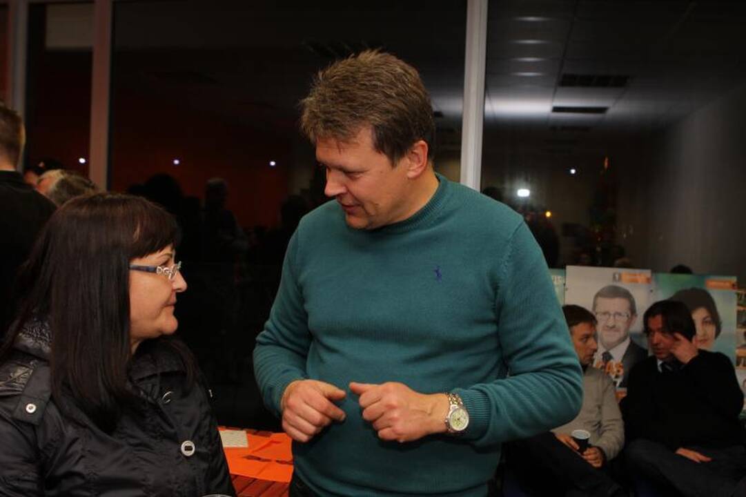 Klaipėdoje partijų būstinėse – nukrauti stalai