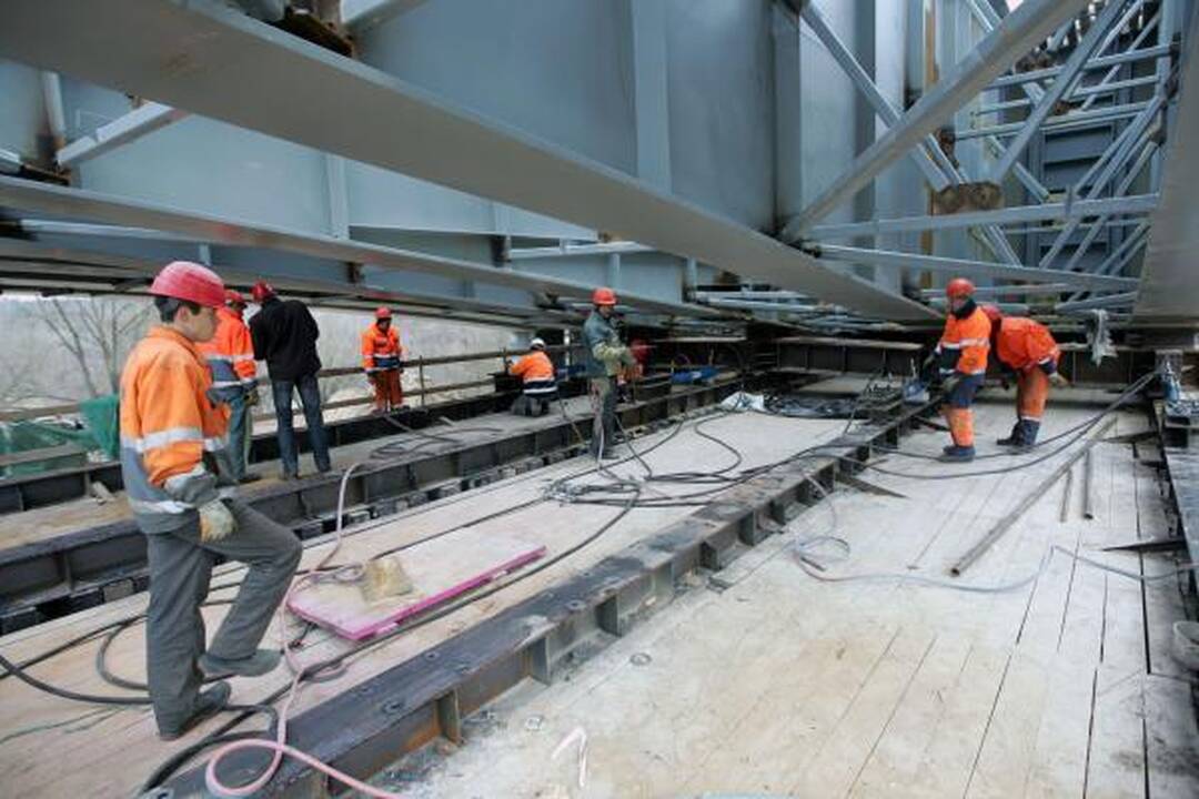 Nauja Lazdynų tilto dalis statoma skolon