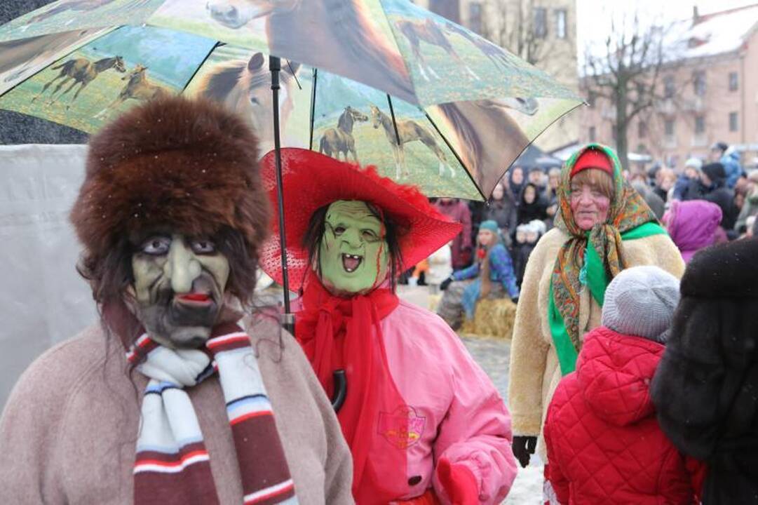 Žiemą lauk varę klaipėdiečiai vos tilpo Teatro aikštėje
