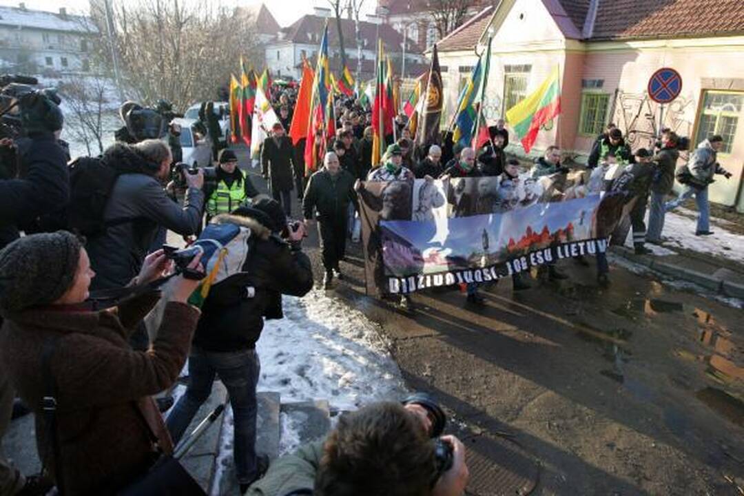 Patriotiško jaunimo eitynės patriotizmu neapsiribojo (papildyta)