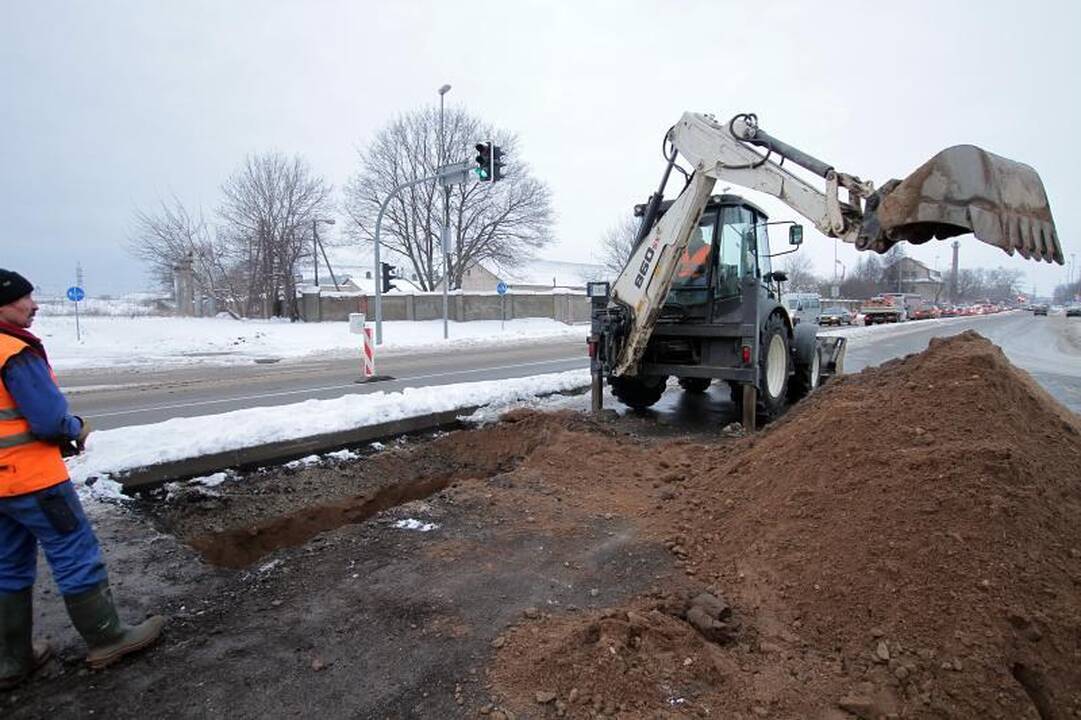 Liepų gatvėje - vandentiekio avarija, apribotas eismas (papildyta)