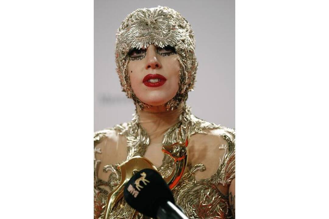 Lady Gagos įvaizdis - „Ferrero Rocher“ saldainis? 