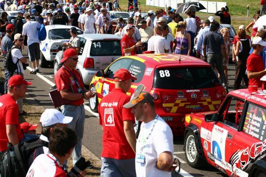 Prasidėjo vienuoliktosios „Omnitel 1000 km lenktynės”  