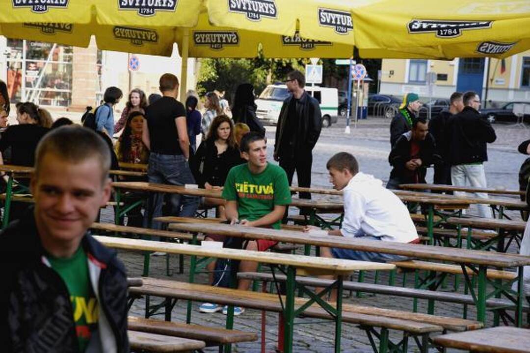 Lietuvių pergalę prieš ispanus klaipėdiečiai stebėjo Teatro aikštėje