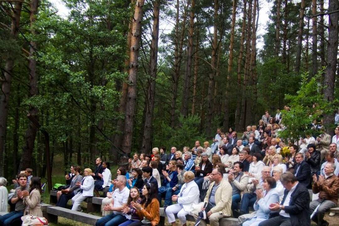Johano Štrauso melodijos nuvilnijo ežero pakrante