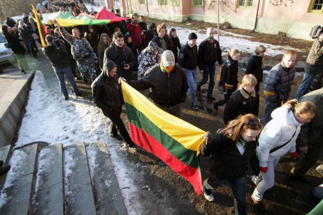 Patriotiško jaunimo eitynės patriotizmu neapsiribojo (papildyta)