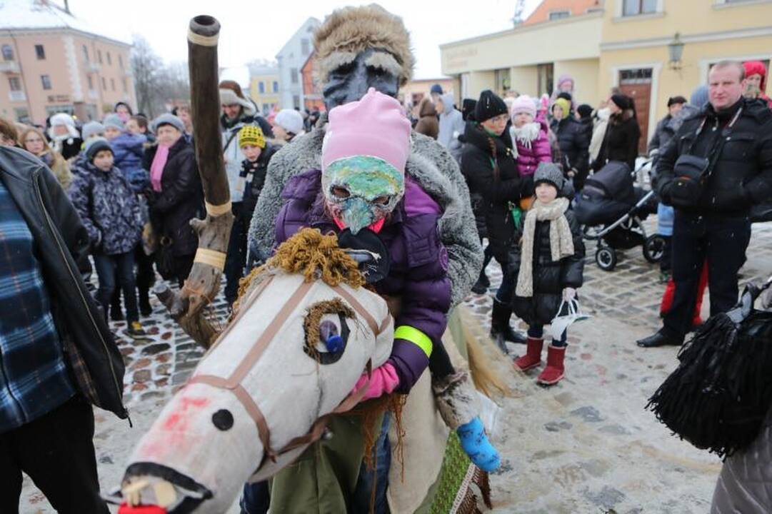 Žiemą lauk varę klaipėdiečiai vos tilpo Teatro aikštėje