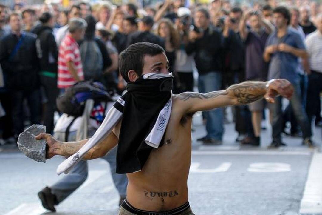 Barselonoje vyko kairiųjų protestuotojų susirėmimai su policija
