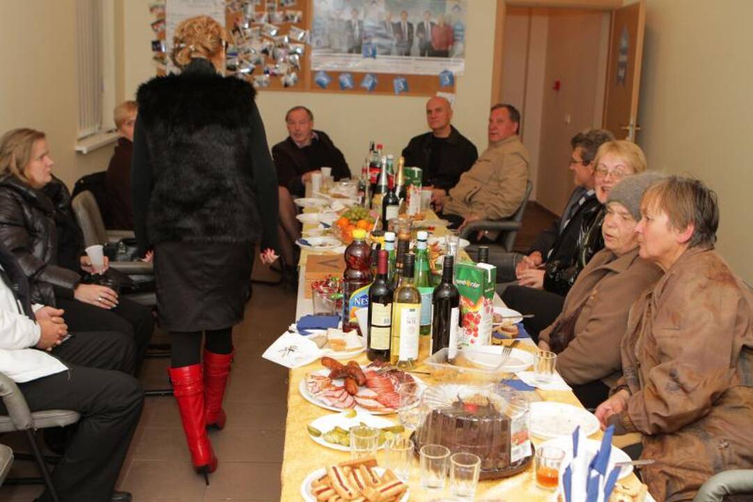 Klaipėdoje partijų būstinėse – nukrauti stalai