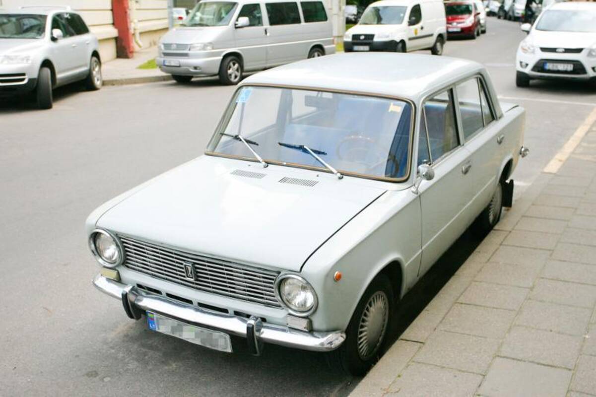 Naujų automobilių pardavimais išsiskiria tik viena Baltijos šalis